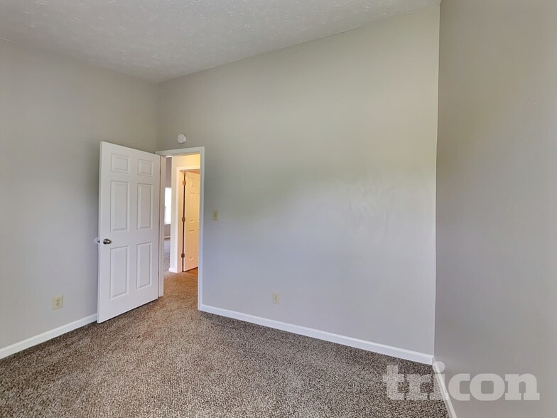 Building Photo - 5260 Pin Oak Dr