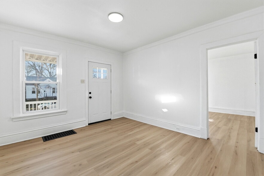 Building Photo - 6531 Plymouth Ave