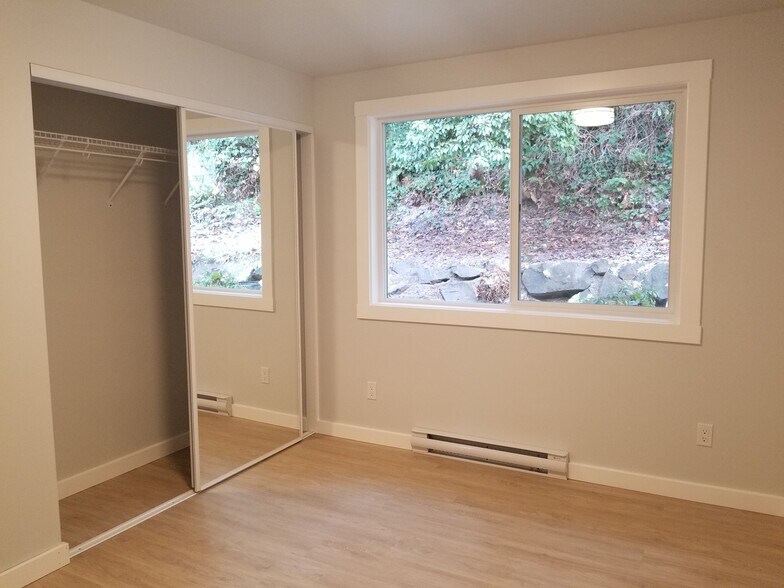 Office/extra bedroom - 4070 149th Ave SE