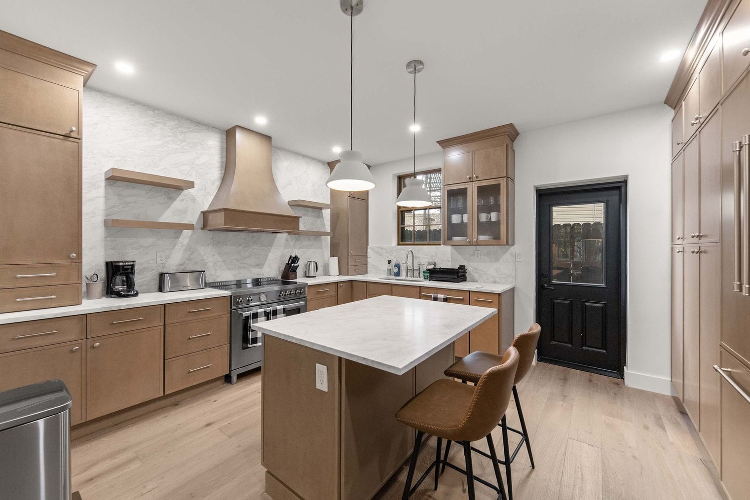 Building Photo - 10 Hausman St