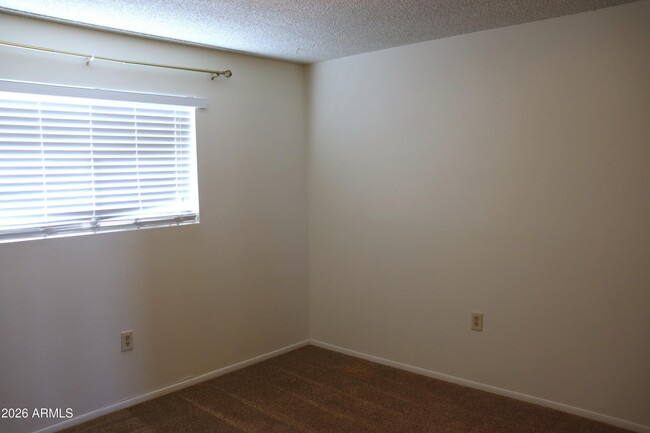 Building Photo - 517 Phillip Dr