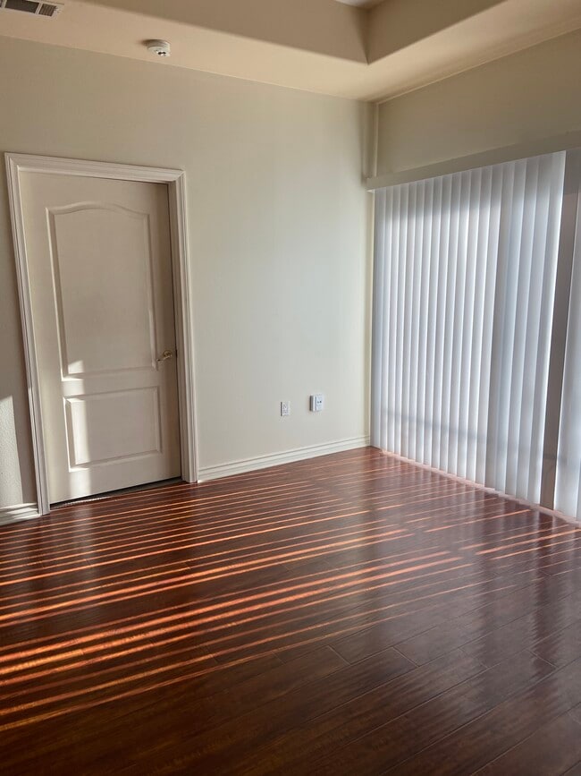 Building Photo - 303 W Verdugo Ave