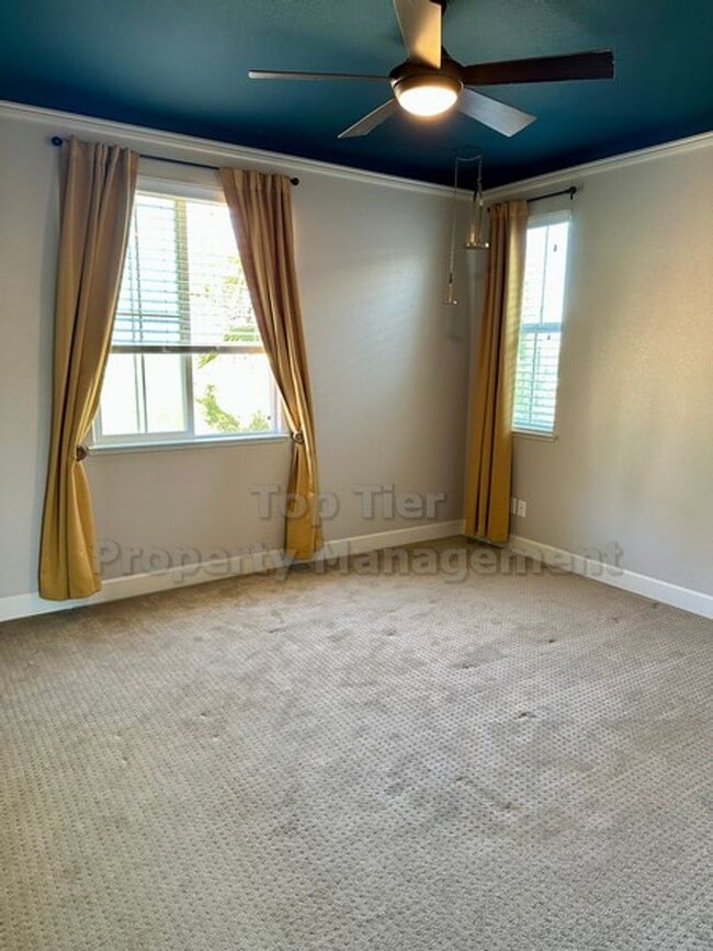 Building Photo - Charming 3 Bed, 2.5 Bath, 1,600 Sqft Marti...
