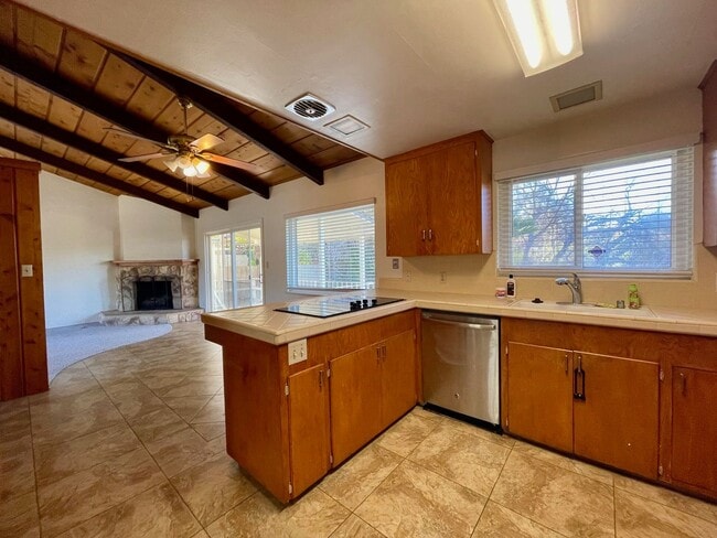 Building Photo - 3 Bed-2 Bath Split Level Home in La Mesa