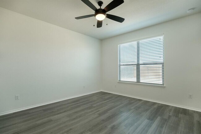 Building Photo - 13813 James Garfield St