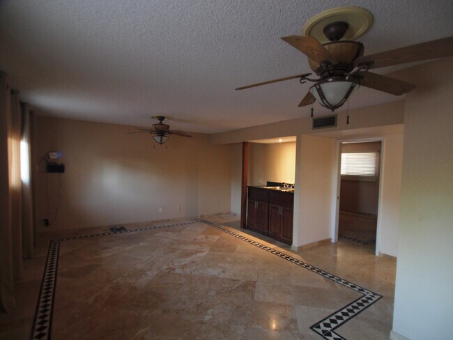 Building Photo - 4403 S Terrace Rd
