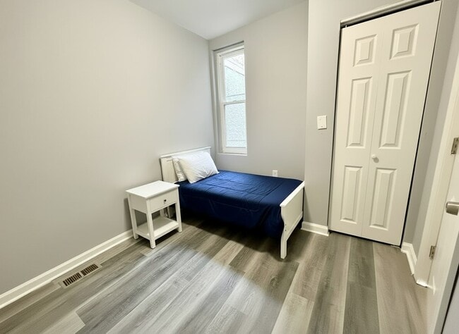 Building Photo - 7019 Saybrook Ave