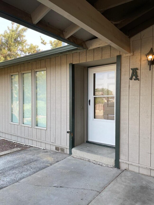 Building Photo - 1215 S 43rd Ave