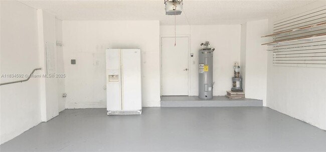 Building Photo - 2957 Oak Park Cir