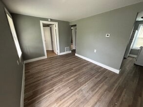 Building Photo - 634 W 14th Ave