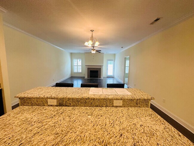 Building Photo - Sun-Drenched Corner Lot Condo – 2 Bedrooms + Office Near Middlebrook Pike