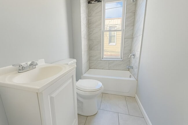 Building Photo - 210 Horton St