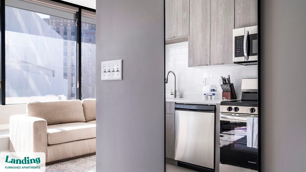 Building Photo - 600 19th St N