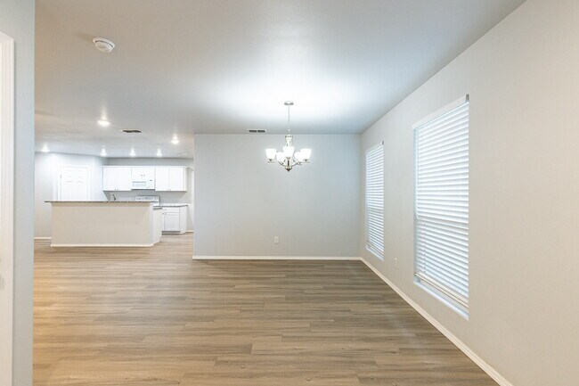 Building Photo - Half off the first Full Month's Rent !!!! ...