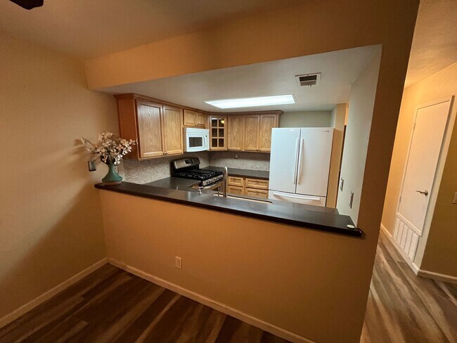 Building Photo - Wonderful 2+2 Condo W/Views + Amenities + ...