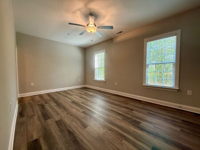 Building Photo - Anderson Creek Club Golf Course View - Available Now