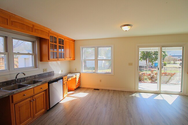 Building Photo - Fully Remodeled Home in the Heart of Belmont