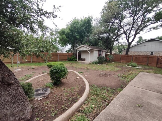 Building Photo - 4207 Las Palmas Dr