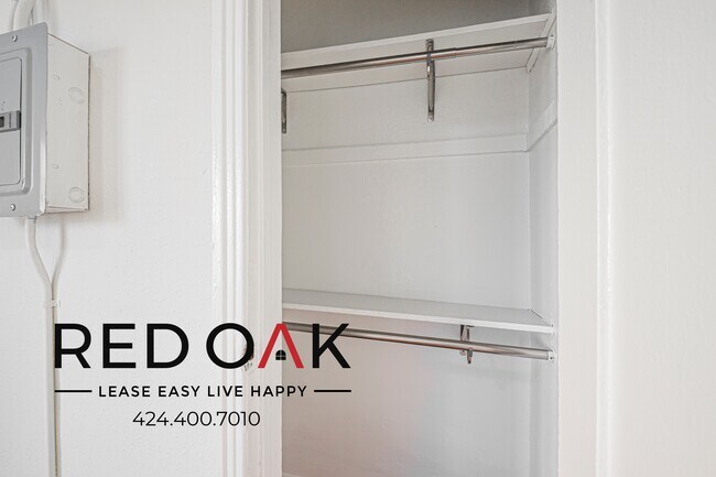 Building Photo - 425–427 S. Grand View St-7202