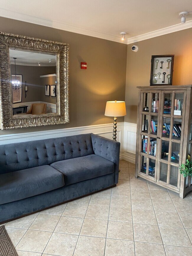 Building Photo - 2 bed/2 bath 4th Floor Unit in Cherry Creek! Covered Parking & Laundry Included!