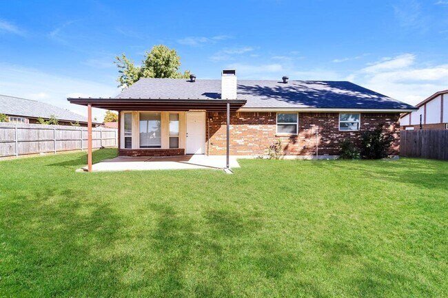 Building Photo - 1004 Cambridge Dr