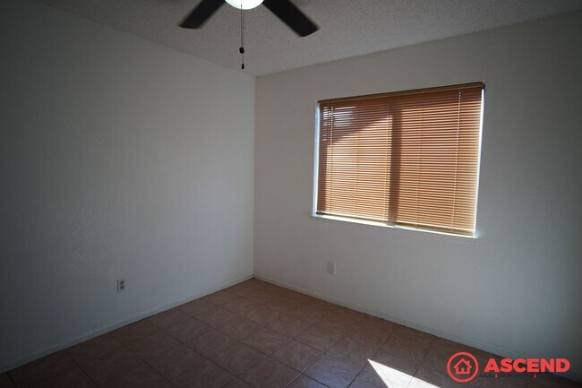 Building Photo - Cute Home in Southwest Bakersfield!