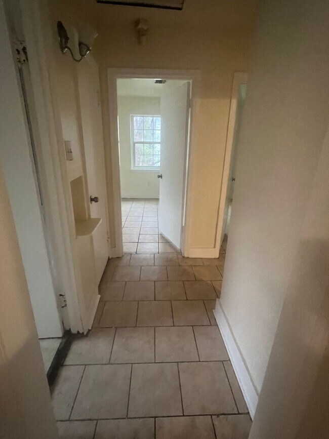 Building Photo - Home for Rent $1000