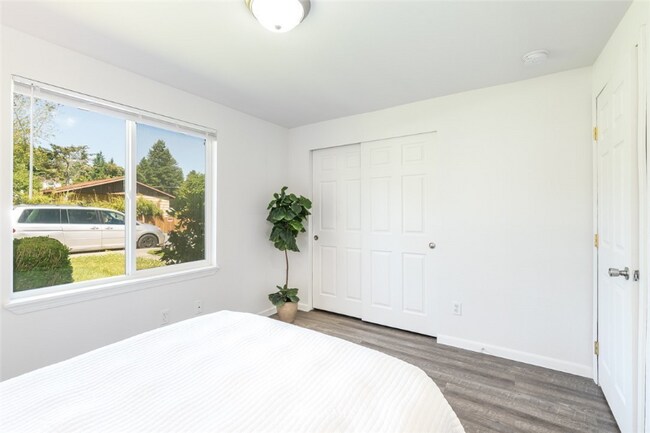 Building Photo - 1744 N Rainier Ave