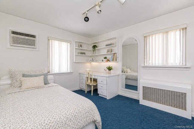 Building Photo - 73-14 174th St