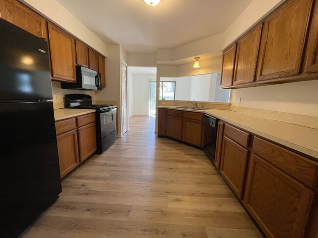 Building Photo - 2-Bedroom Duplex with full basement, 1-Car...