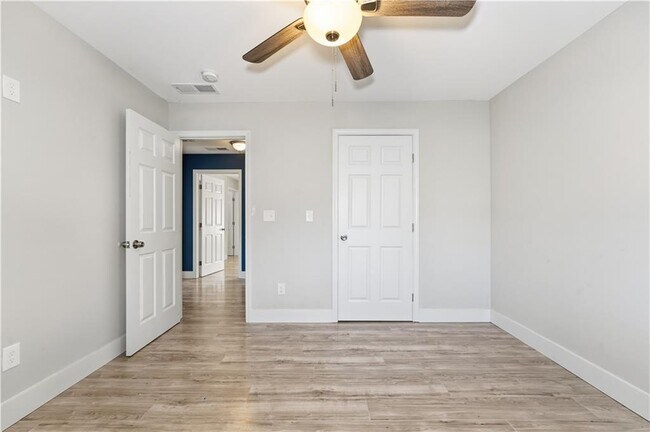 Building Photo - 1735 Carter Cir