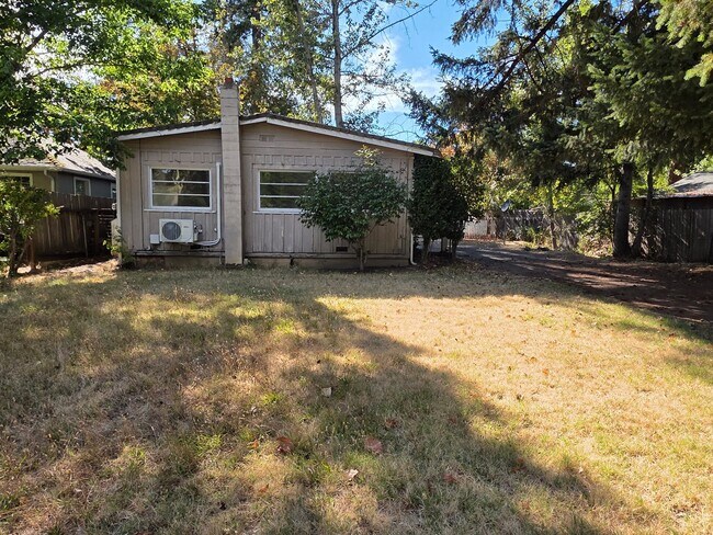 Building Photo - 1044 NW Conklin Ave