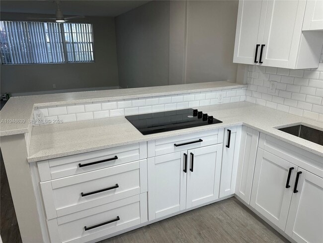 Building Photo - 1333 E Hallandale Beach Blvd