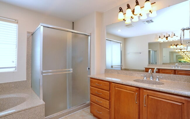 Building Photo - 4 Bedroom, 2.5 Bathroom in Oro Valley
