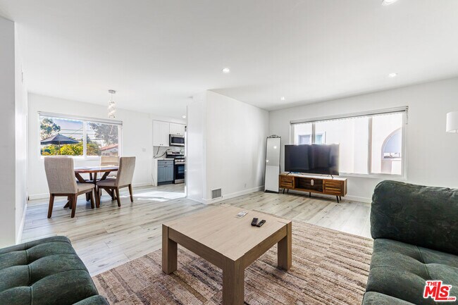 Building Photo - 722 Lincoln Blvd