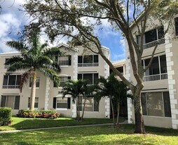 Building Photo - 2861 N Oakland Forest Dr