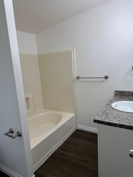 Building Photo - 6804 NE 56th Ave