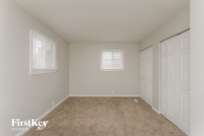 Building Photo - 21 Thrush St