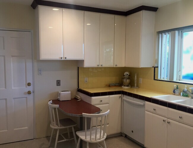 New appliances! - 4401 Radford Ave