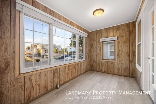 Building Photo - 3030 N Normandy Ave