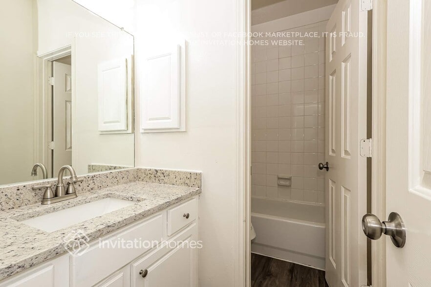 Building Photo - 15726 Stiller Park Dr