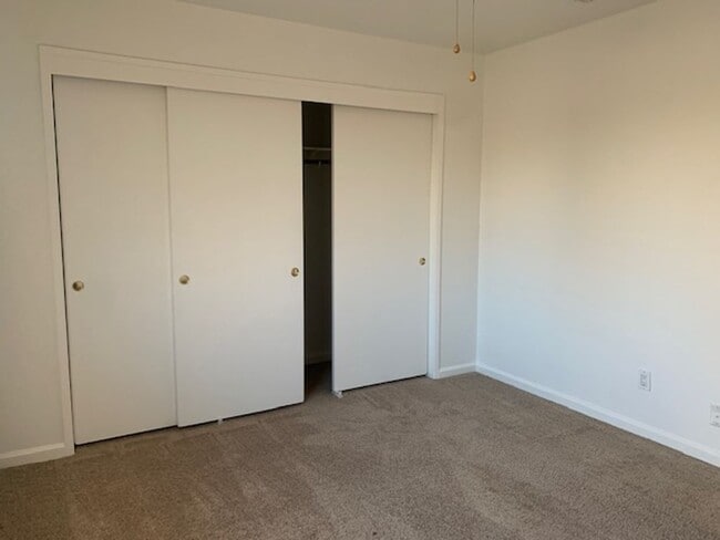 Building Photo - 144 Duranta St