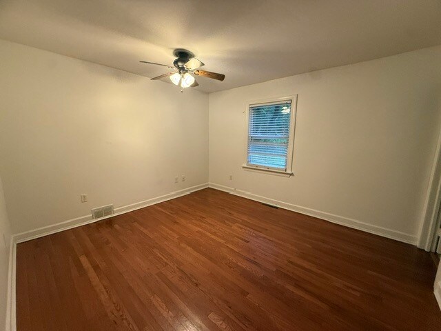 Building Photo - 2310 Fernwood Dr