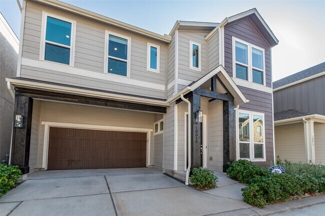 Building Photo - 10013 Granary Dr