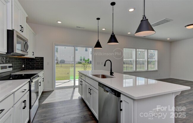 Building Photo - 561 Scotch Meadows Loop