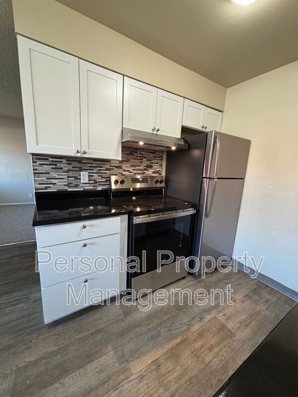 Building Photo - 1002 NE 86th St