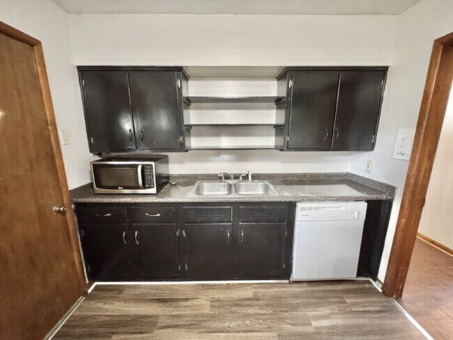 Building Photo - 1761 Cornelia Ln