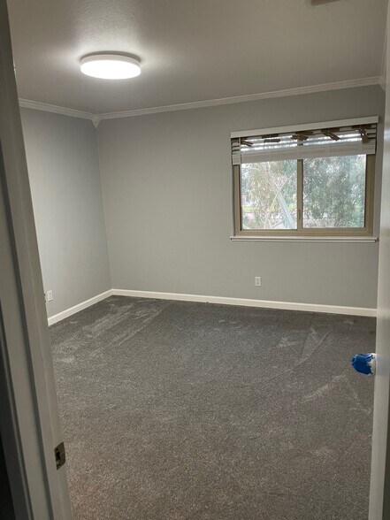Building Photo - 2055 Sierra Rd