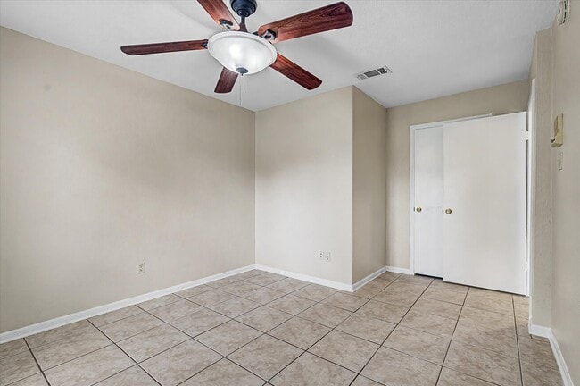 Building Photo - 7315 Foxside Ln