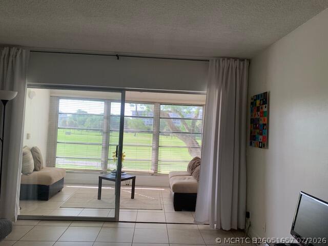 Building Photo - 2850 N Palm Aire Dr